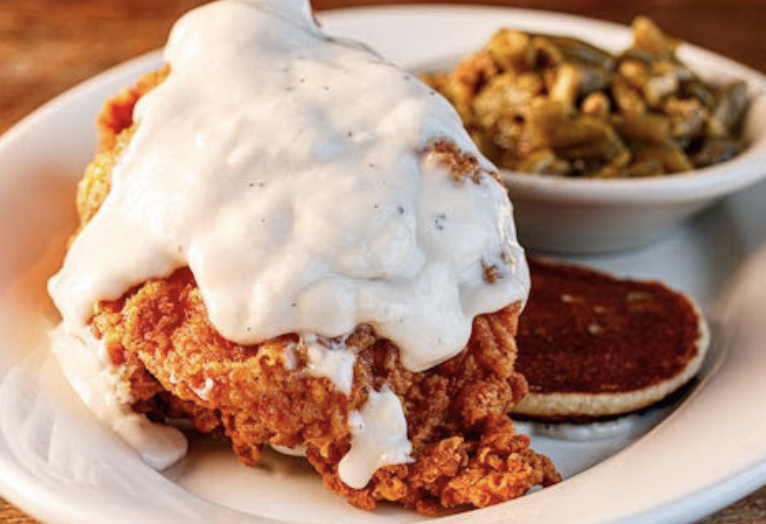 Puckett's Restaurant - Franklin signature dishes Fried ChickenPiggy MacPulled Pork